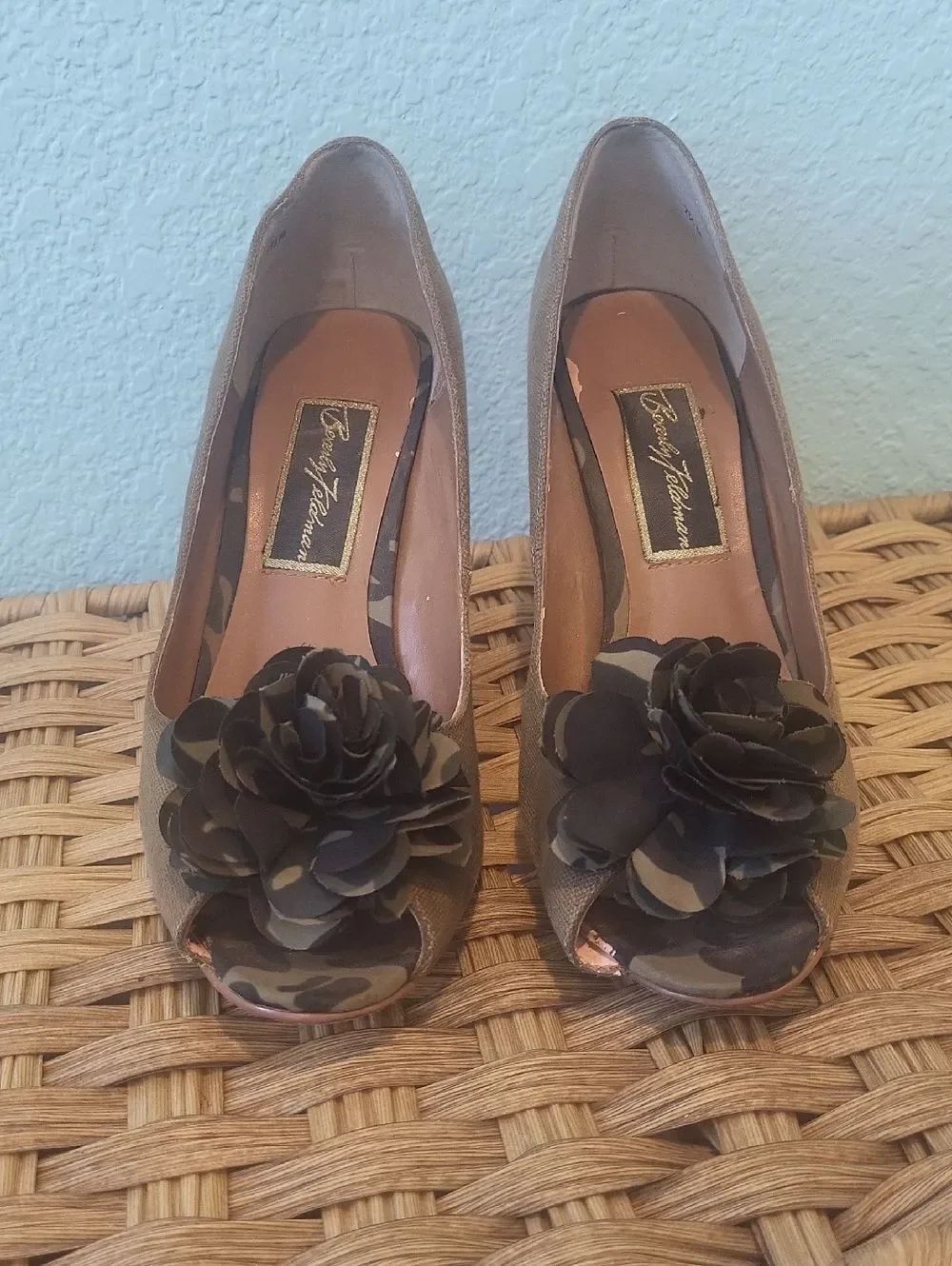 Beverly FeldmanβOlive Green Wedge Peep-Toe Heels with Camouflage Floral Accent